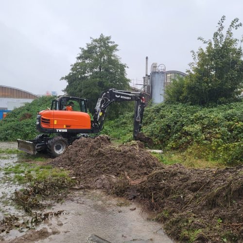 Bedrijven terrein laten ontruimen in Rotterdam